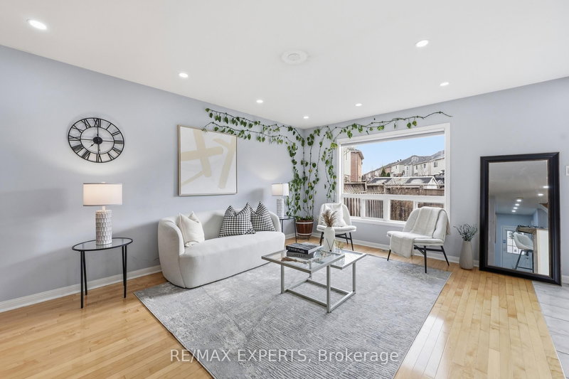 926 Thompson Rd S, Milton, L9T 0L7 | Image 2