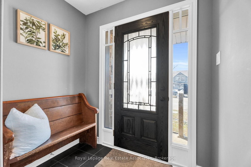 110 Winterton Crt, Orangeville, L9W 6Z7 | Image 2