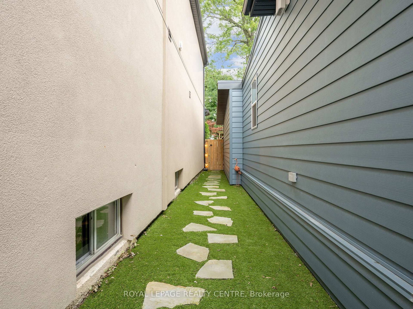 102 Twenty Third Street • Toronto, ON photo 27