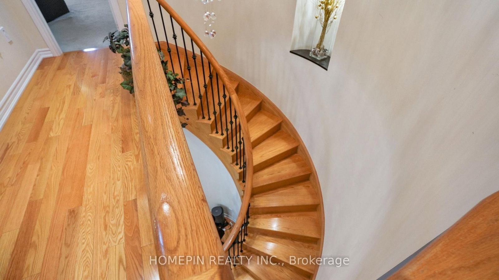 Detached House for sale at 74 Dewside Drive, Brampton, Ontario, L6R 0X5 - Sandringham-Wellington - MLS: W12969382