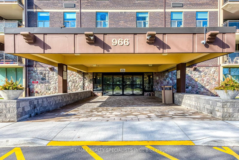 405 - 966 Inverhouse Dr, Mississauga, L5J 4B6 | Image 2