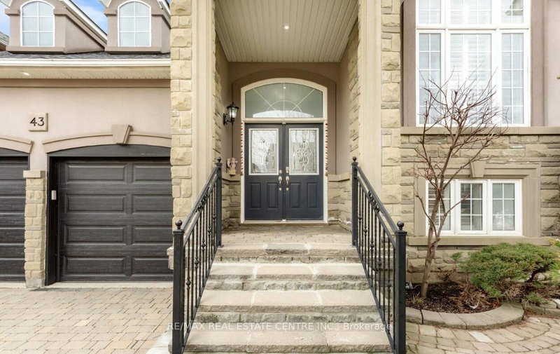 43 Donherb Cres, Caledon, L7C 1E4 | Image 3