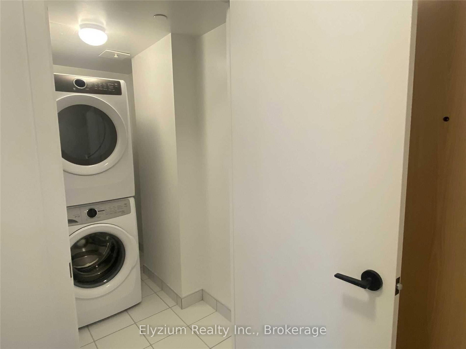 50 George Butchart Drive, Unit 514 - Photo 7