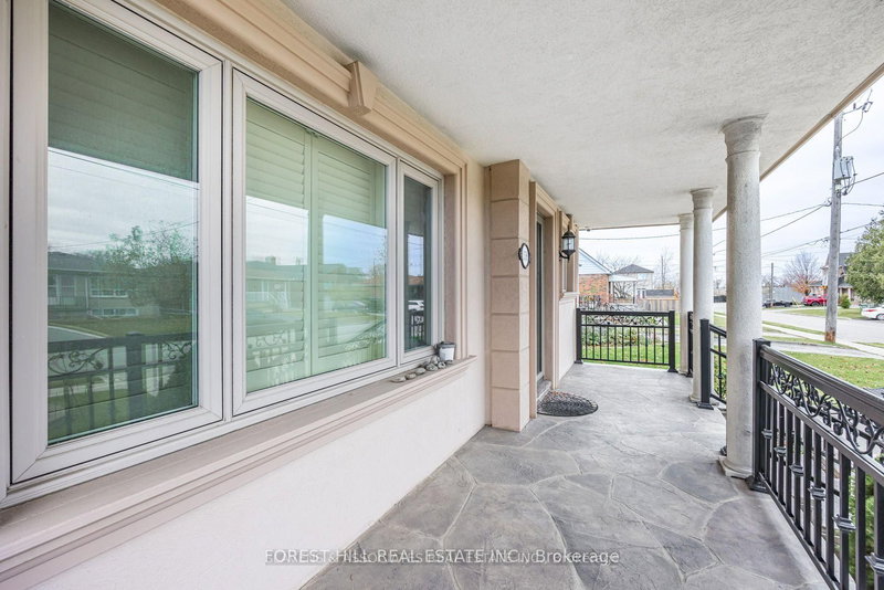 Main Flr - 159 Spalding Rd, Toronto, M3K 1K3 | Image 3
