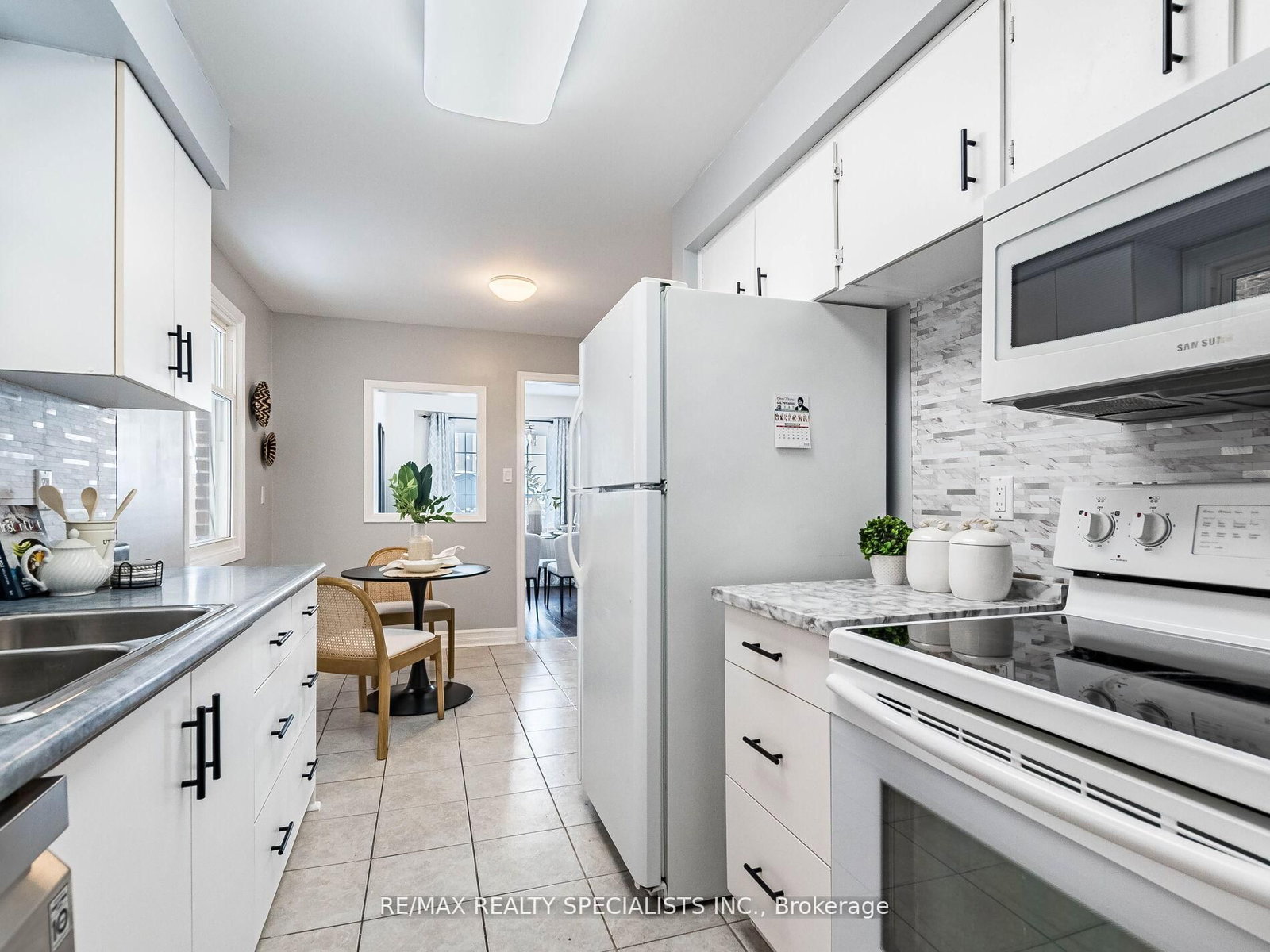 Detached House for sale at 11 Foxacre Row, Brampton, Ontario, L6V 3V7 - Madoc - MLS: W12969834