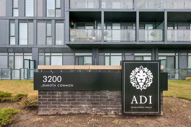 B818 - 3200 Dakota Common