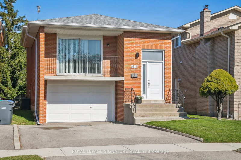 1613 Lewes Way, Mississauga, L4W 3H5 | Image 2