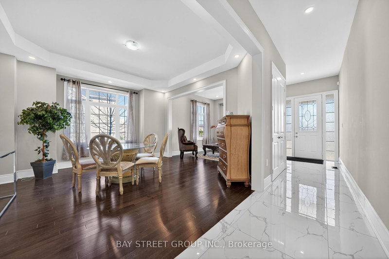 425 Threshing Mill Blvd, Oakville, L6H 0T4 | Image 2