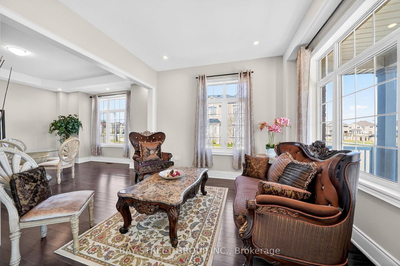 425 Threshing Mill Blvd, Oakville, L6H 0T4 | Image 3