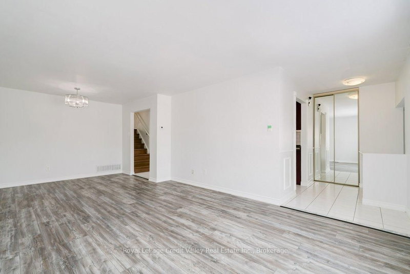 376 Hansen Rd N, Brampton, L6V 3P7 | Image 3