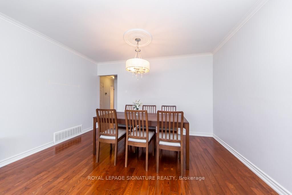 Detached House for sale at 33 Renault Crescent, Toronto, Ontario, M9P 1J2 - Humber Heights - MLS: W12970632