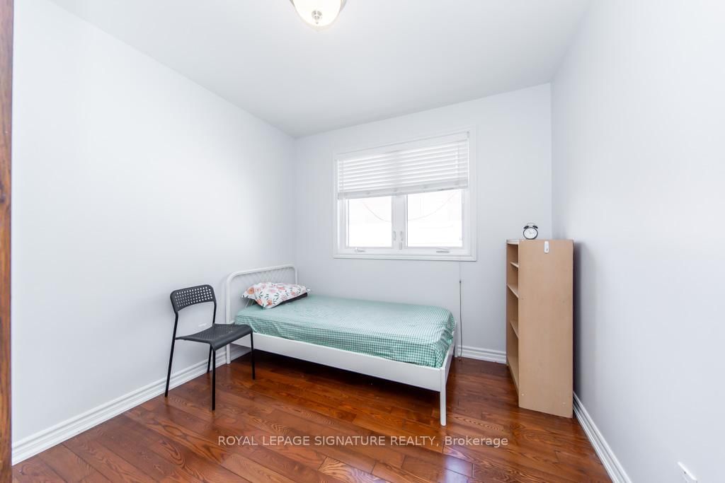 Detached House for sale at 33 Renault Crescent, Toronto, Ontario, M9P 1J2 - Humber Heights - MLS: W12970632