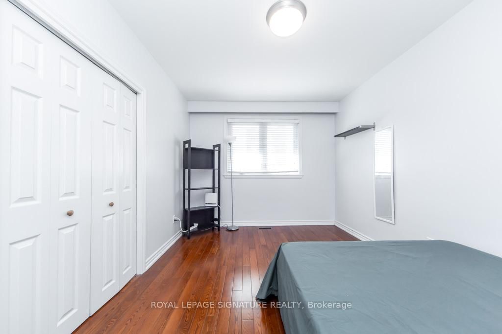 Detached House for sale at 33 Renault Crescent, Toronto, Ontario, M9P 1J2 - Humber Heights - MLS: W12970632