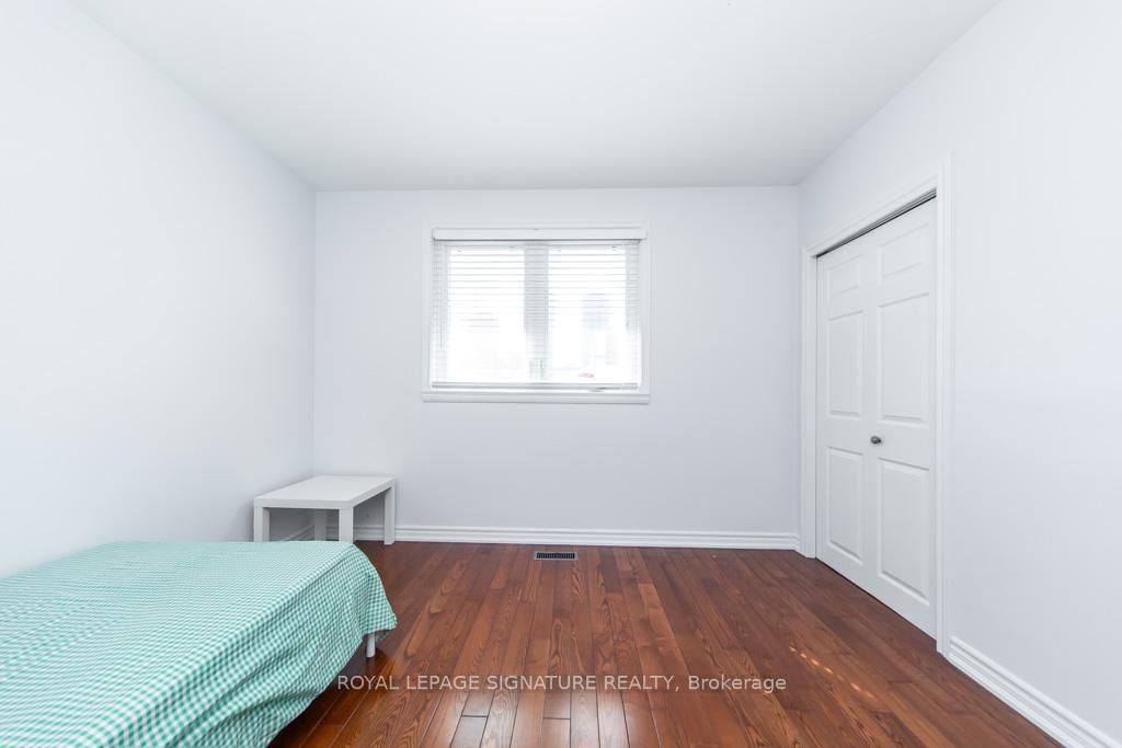 Detached House for sale at 33 Renault Crescent, Toronto, Ontario, M9P 1J2 - Humber Heights - MLS: W12970632