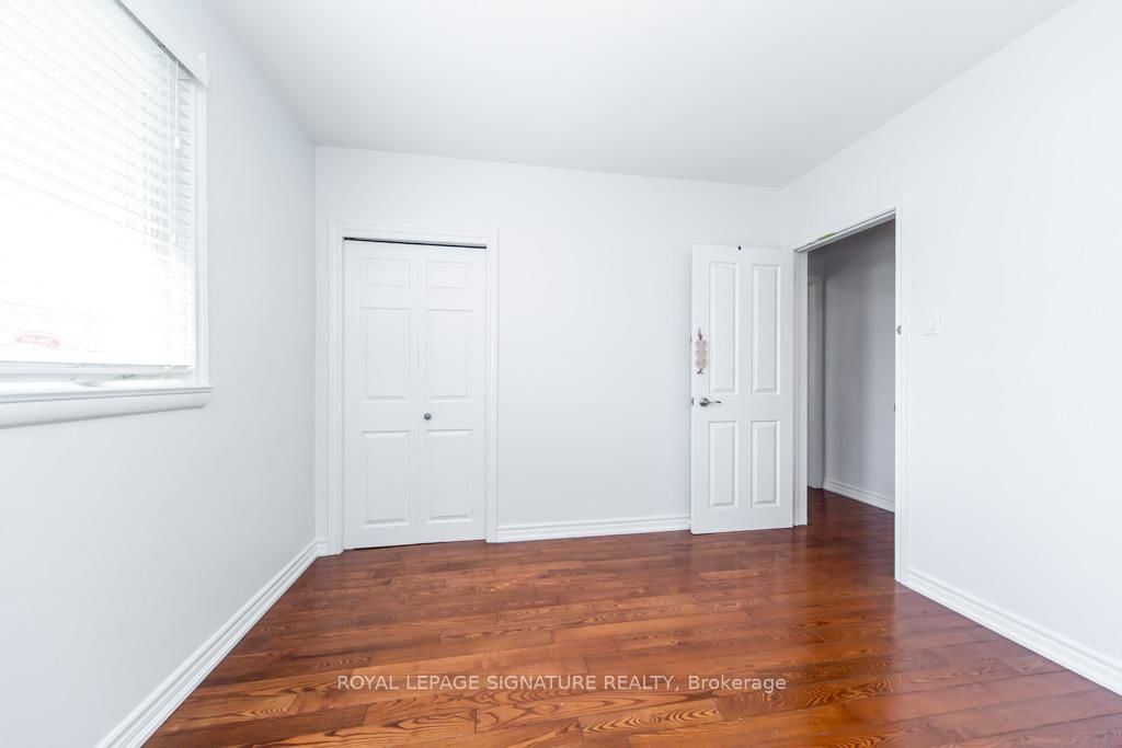 Detached House for sale at 33 Renault Crescent, Toronto, Ontario, M9P 1J2 - Humber Heights - MLS: W12970632