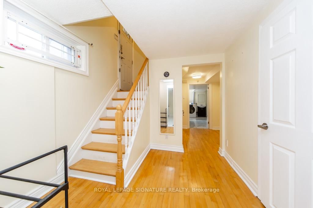 Detached House for sale at 33 Renault Crescent, Toronto, Ontario, M9P 1J2 - Humber Heights - MLS: W12970632