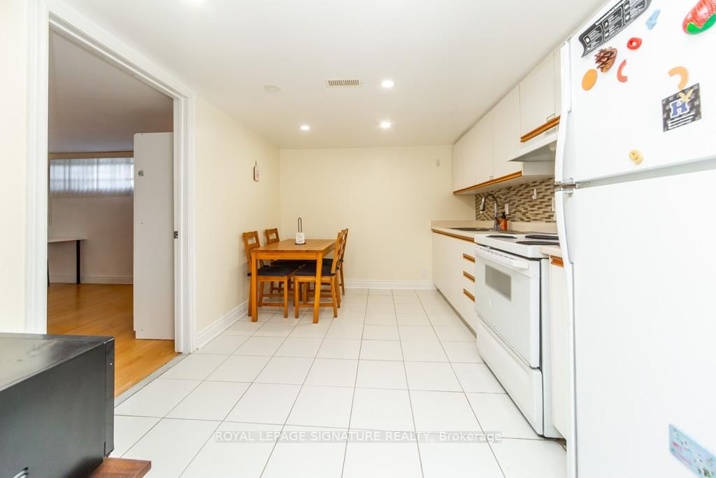 Detached House for sale at 33 Renault Crescent, Toronto, Ontario, M9P 1J2 - Humber Heights - MLS: W12970632