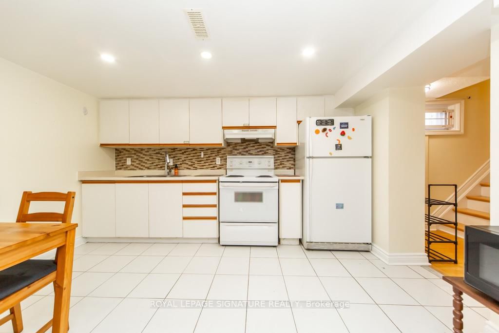 Detached House for sale at 33 Renault Crescent, Toronto, Ontario, M9P 1J2 - Humber Heights - MLS: W12970632