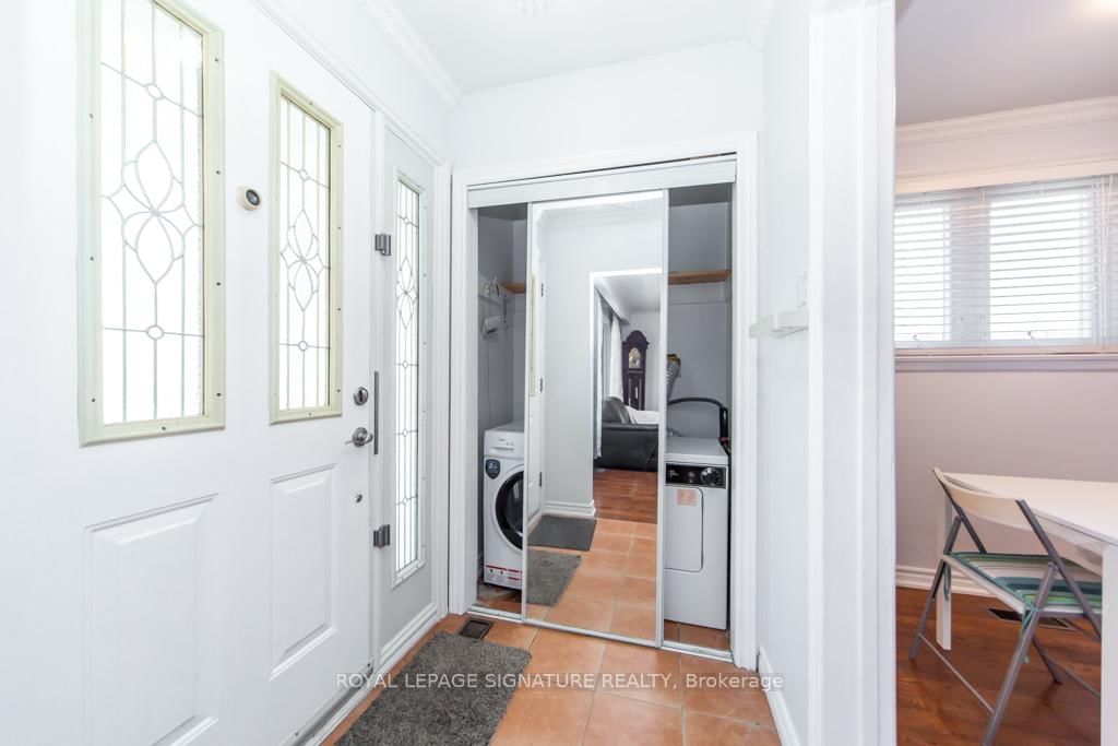 Detached House for sale at 33 Renault Crescent, Toronto, Ontario, M9P 1J2 - Humber Heights - MLS: W12970632