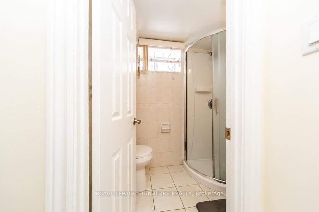 Detached House for sale at 33 Renault Crescent, Toronto, Ontario, M9P 1J2 - Humber Heights - MLS: W12970632