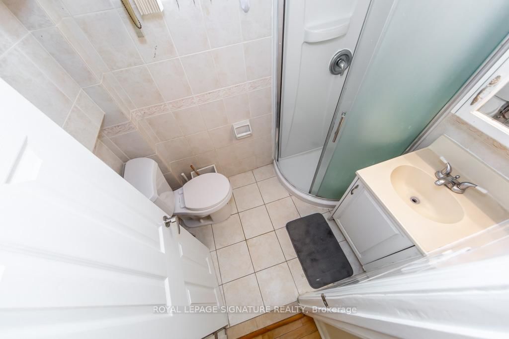 Detached House for sale at 33 Renault Crescent, Toronto, Ontario, M9P 1J2 - Humber Heights - MLS: W12970632