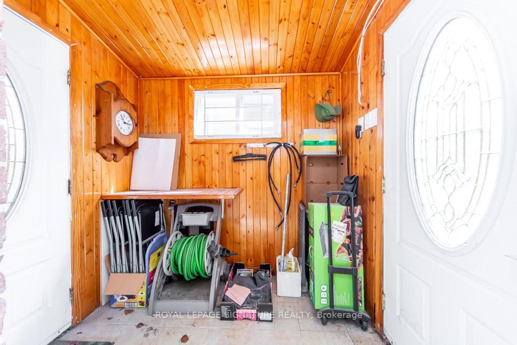 Detached House for sale at 33 Renault Crescent, Toronto, Ontario, M9P 1J2 - Humber Heights - MLS: W12970632