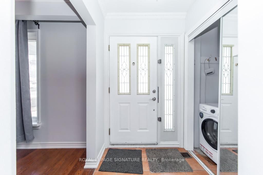 Detached House for sale at 33 Renault Crescent, Toronto, Ontario, M9P 1J2 - Humber Heights - MLS: W12970632