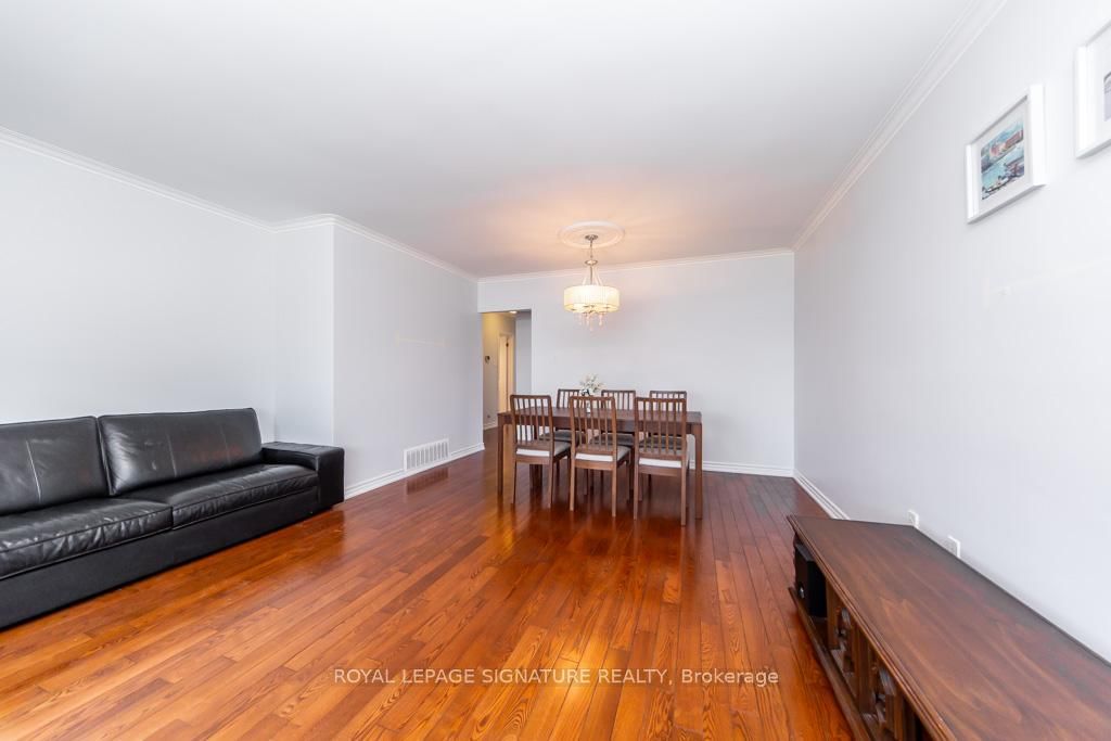 Detached House for sale at 33 Renault Crescent, Toronto, Ontario, M9P 1J2 - Humber Heights - MLS: W12970632