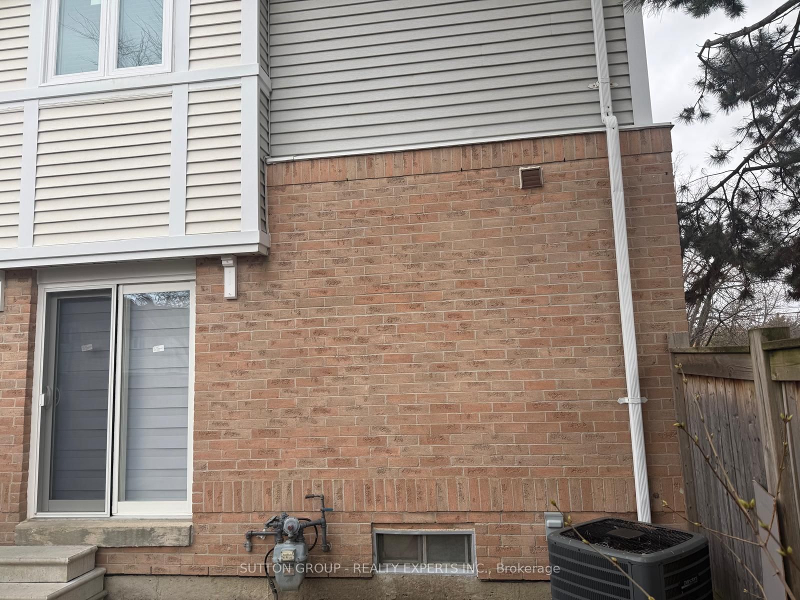 Townhouse for sale at 63 Wickstead Court, Brampton, Ontario, L6R 1N8 - Sandringham-Wellington - MLS: W12970662