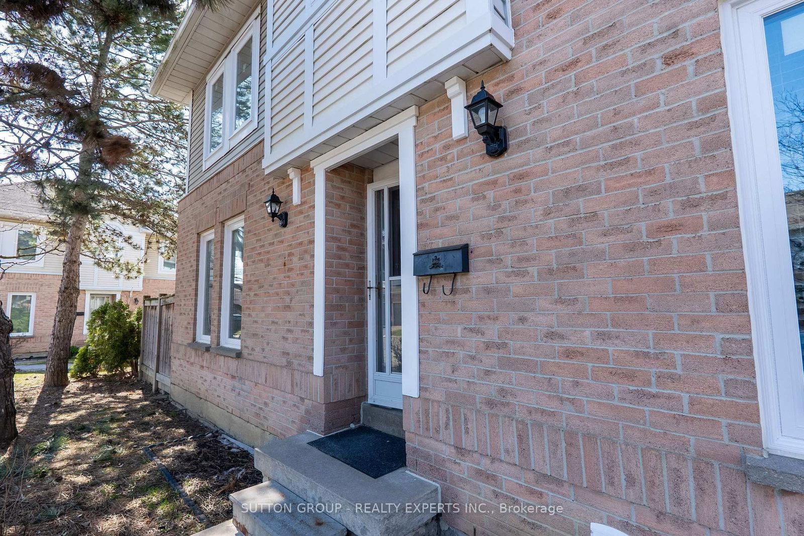 Townhouse for sale at 63 Wickstead Court, Brampton, Ontario, L6R 1N8 - Sandringham-Wellington - MLS: W12970662