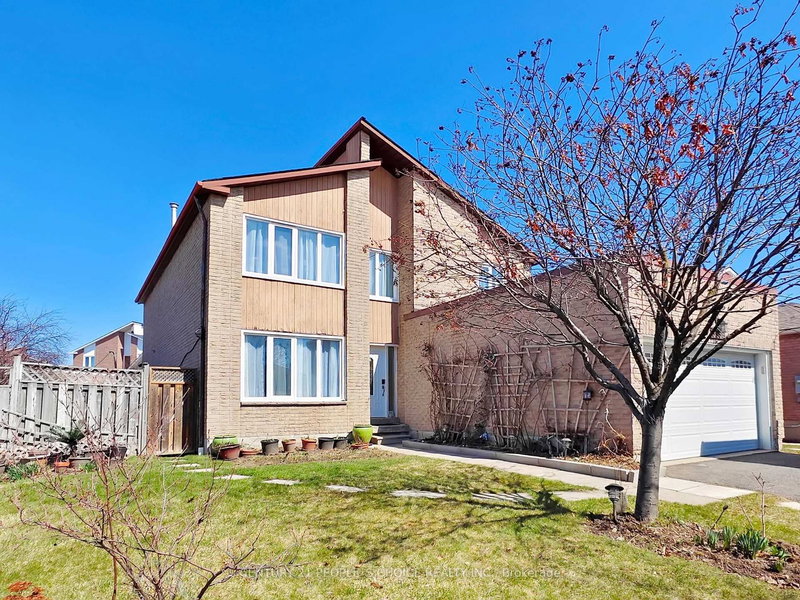 5992 Ladyburn Cres, Mississauga, L5M 4V9 | Image 2