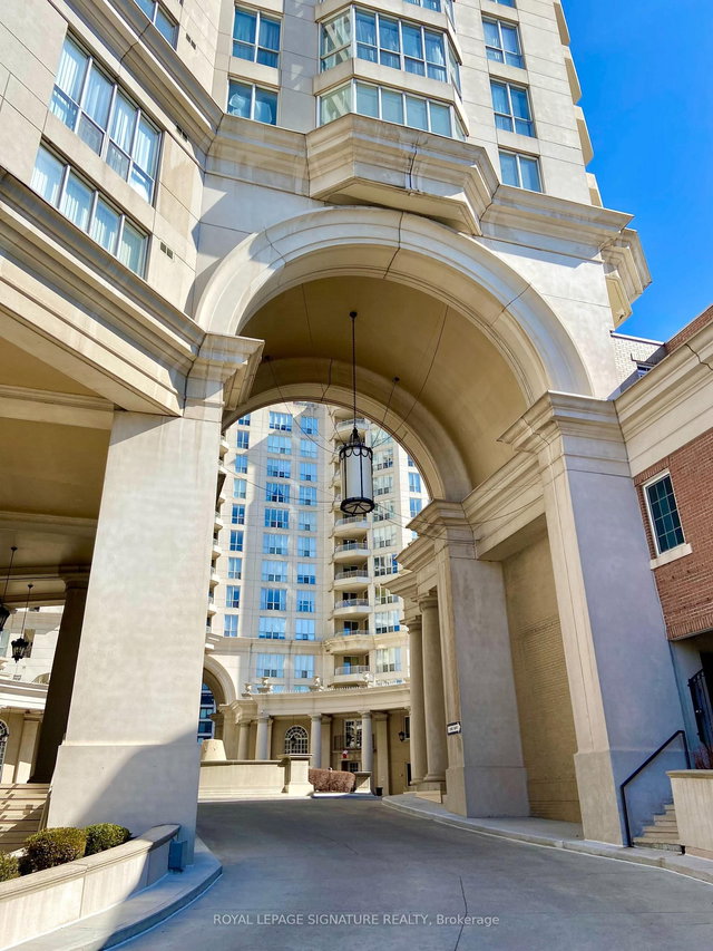 1104 - 2285 Lake Shore Boulevard W