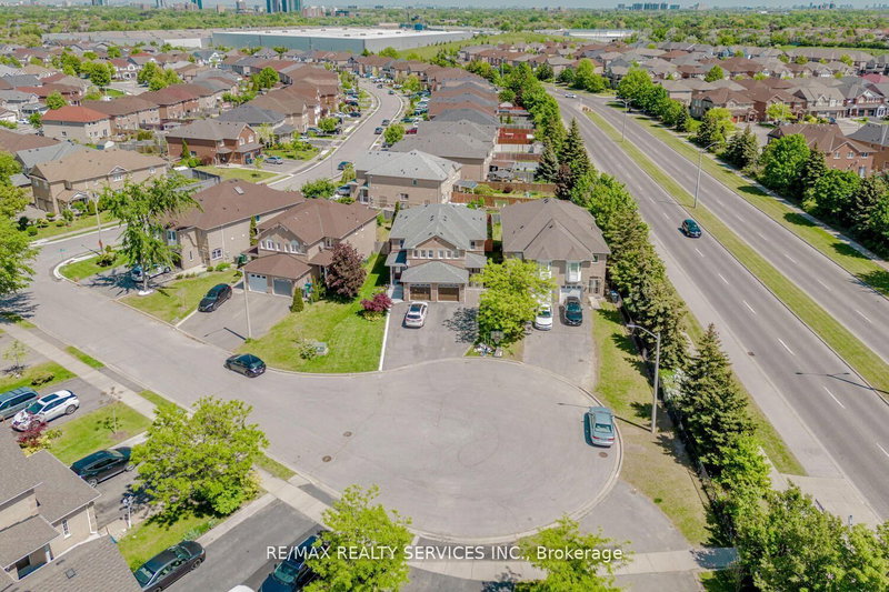 32 Silo (UPPER) Crt, Brampton, L6X 4S4 | Image 2