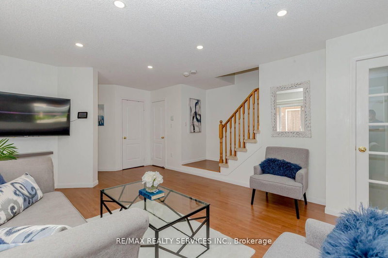 32 Silo (UPPER) Crt, Brampton, L6X 4S4 | Image 3