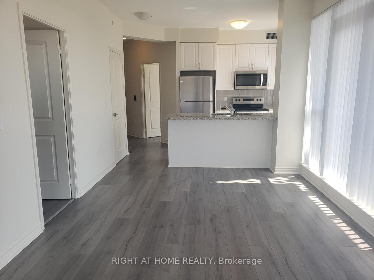 349 Rathburn Road W, Unit 816 - Photo 2