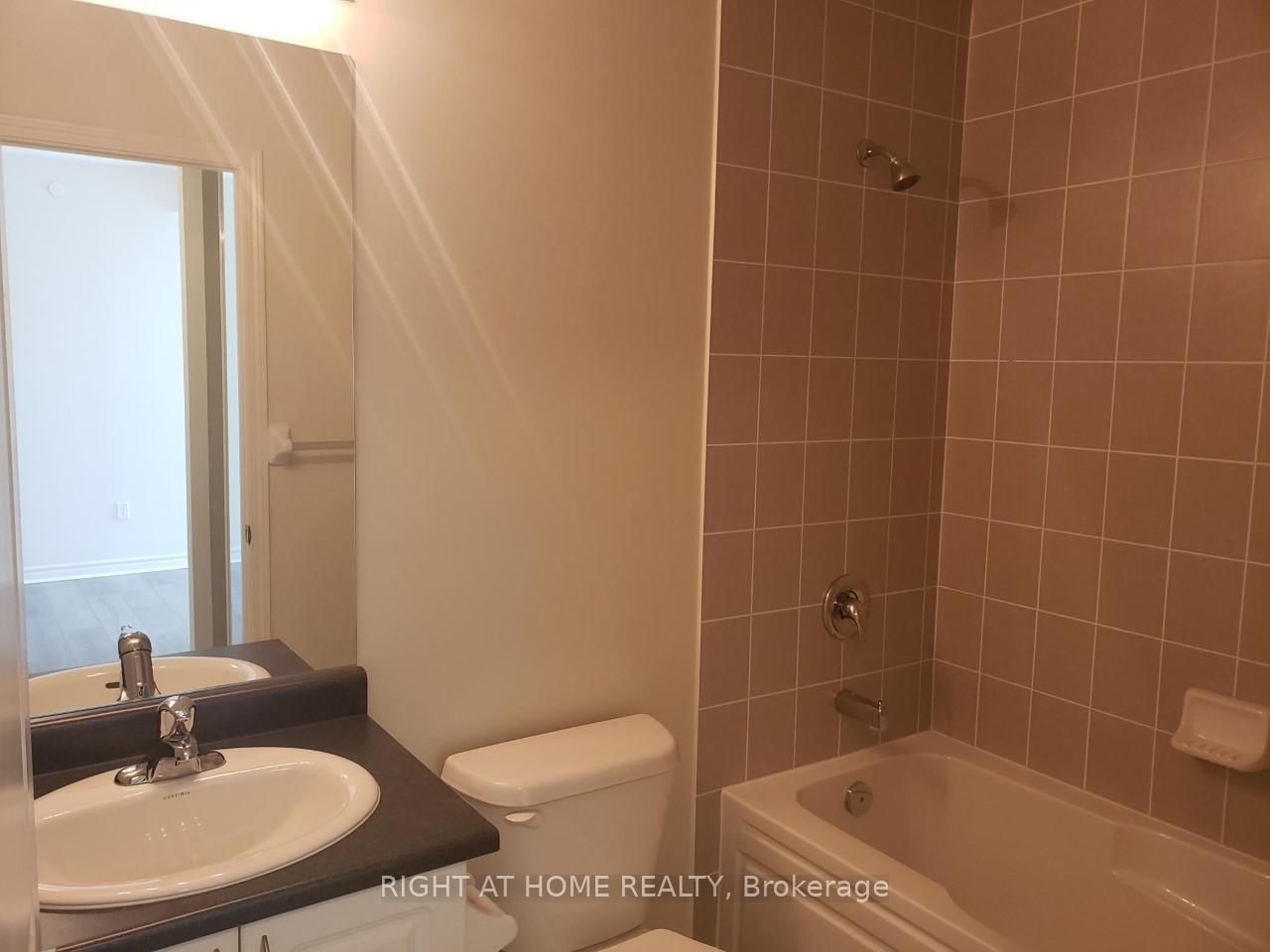 349 Rathburn Road W, Unit 816 - Photo 4