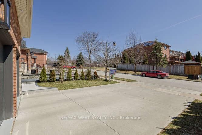 6 Gray Park Dr, Caledon, L7E 2N3 | Image 3