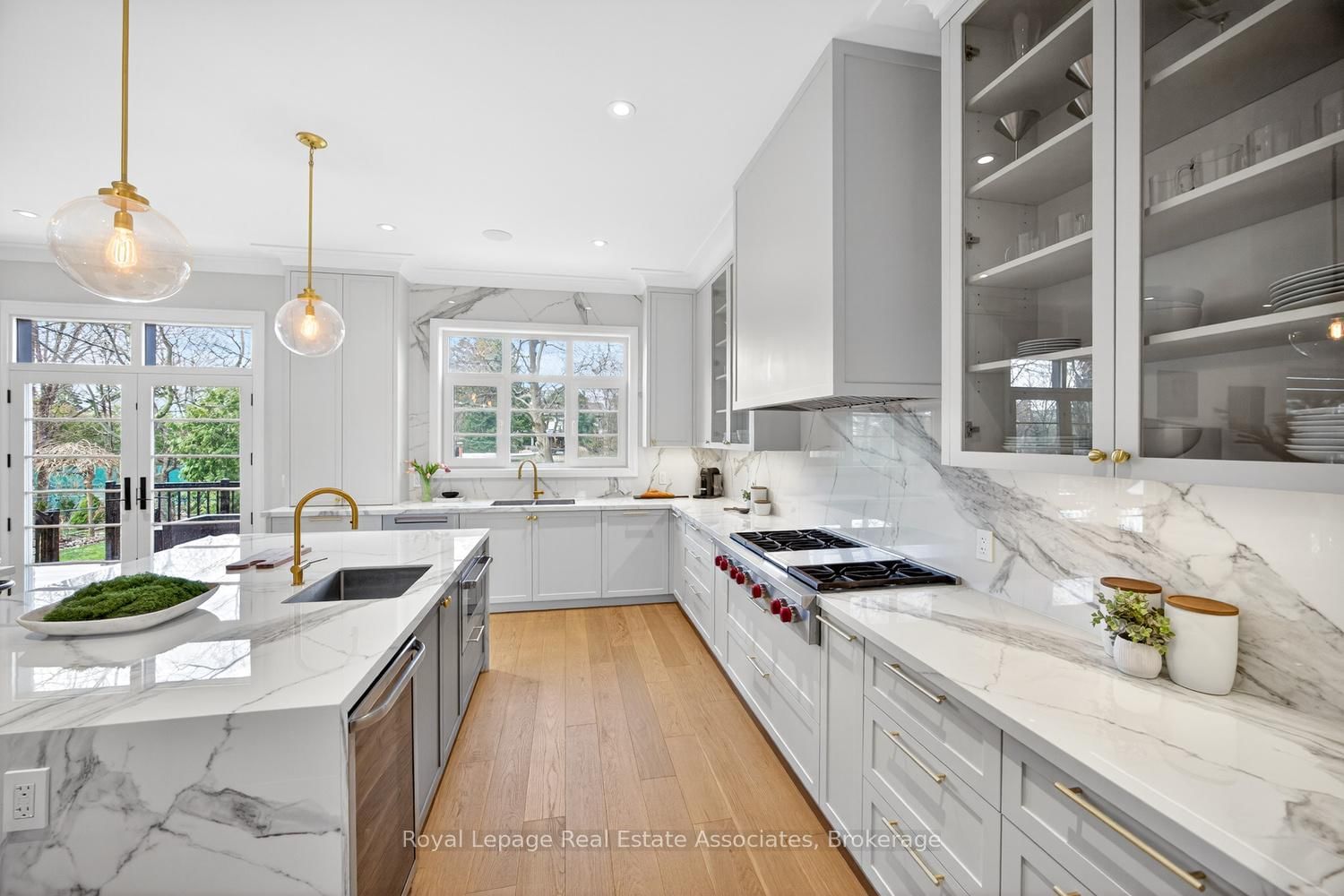 Detached House for sale at 16 Dorlen Avenue, Toronto, Ontario, M9B 5A9 - Islington-City Centre West - MLS: W12971474