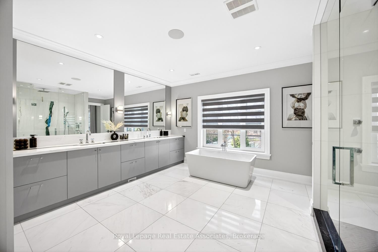 Detached House for sale at 16 Dorlen Avenue, Toronto, Ontario, M9B 5A9 - Islington-City Centre West - MLS: W12971474