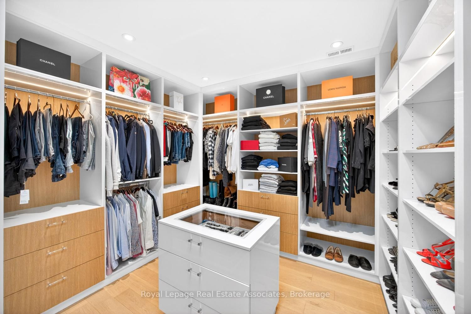 Detached House for sale at 16 Dorlen Avenue, Toronto, Ontario, M9B 5A9 - Islington-City Centre West - MLS: W12971474