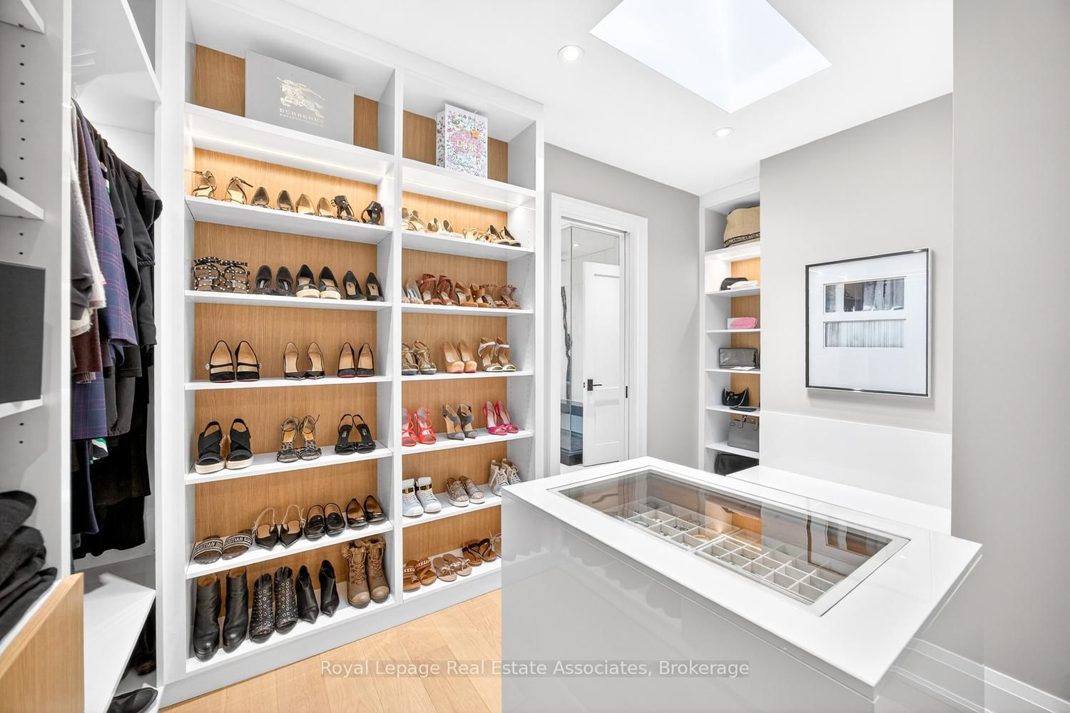 Detached House for sale at 16 Dorlen Avenue, Toronto, Ontario, M9B 5A9 - Islington-City Centre West - MLS: W12971474