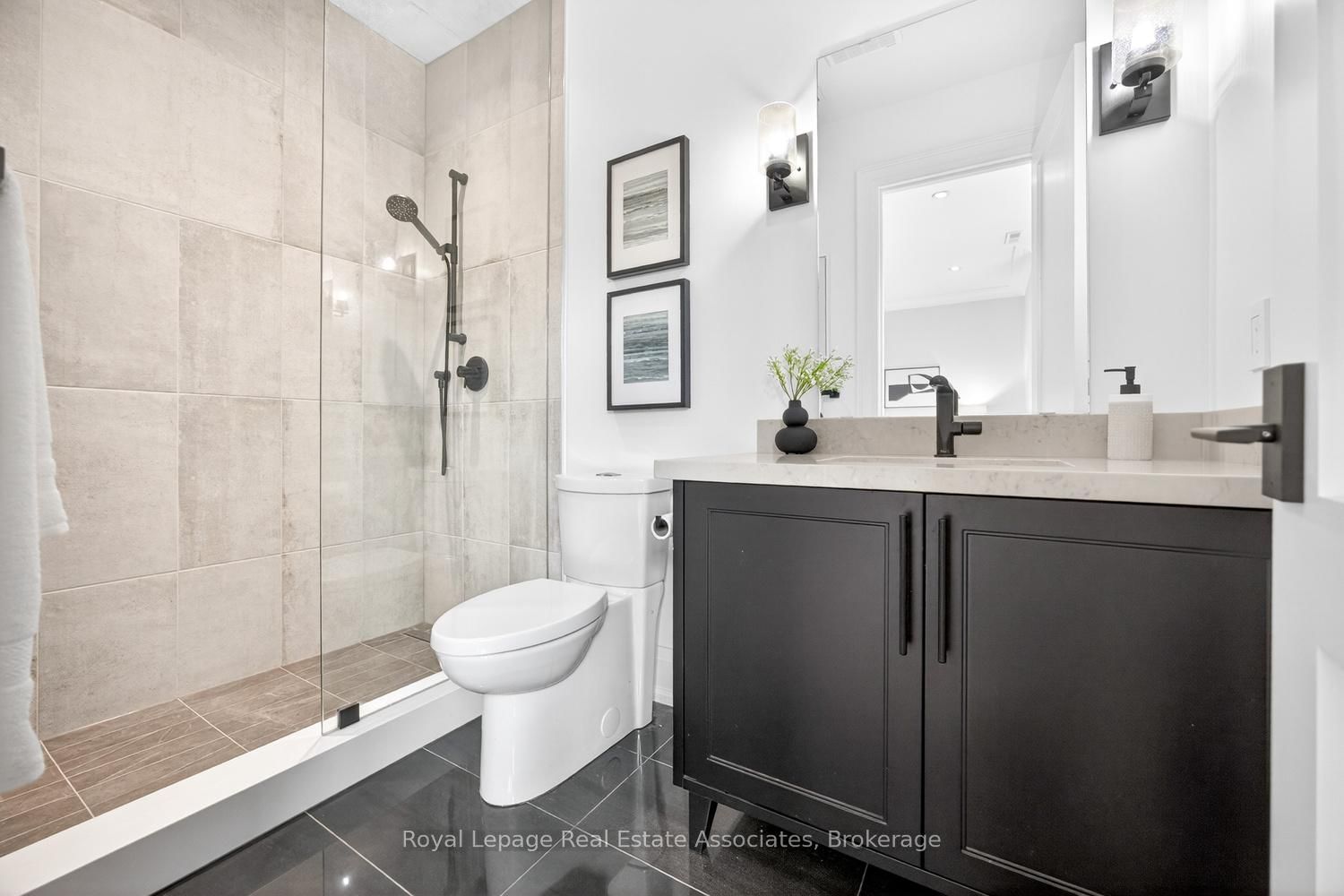 Detached House for sale at 16 Dorlen Avenue, Toronto, Ontario, M9B 5A9 - Islington-City Centre West - MLS: W12971474