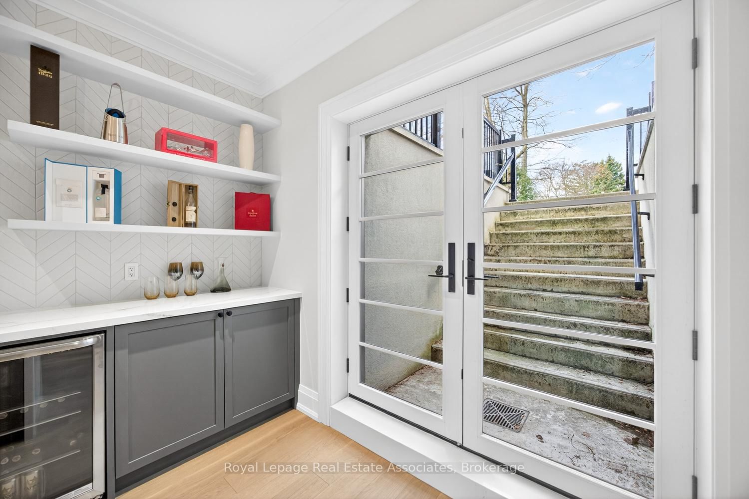 Detached House for sale at 16 Dorlen Avenue, Toronto, Ontario, M9B 5A9 - Islington-City Centre West - MLS: W12971474