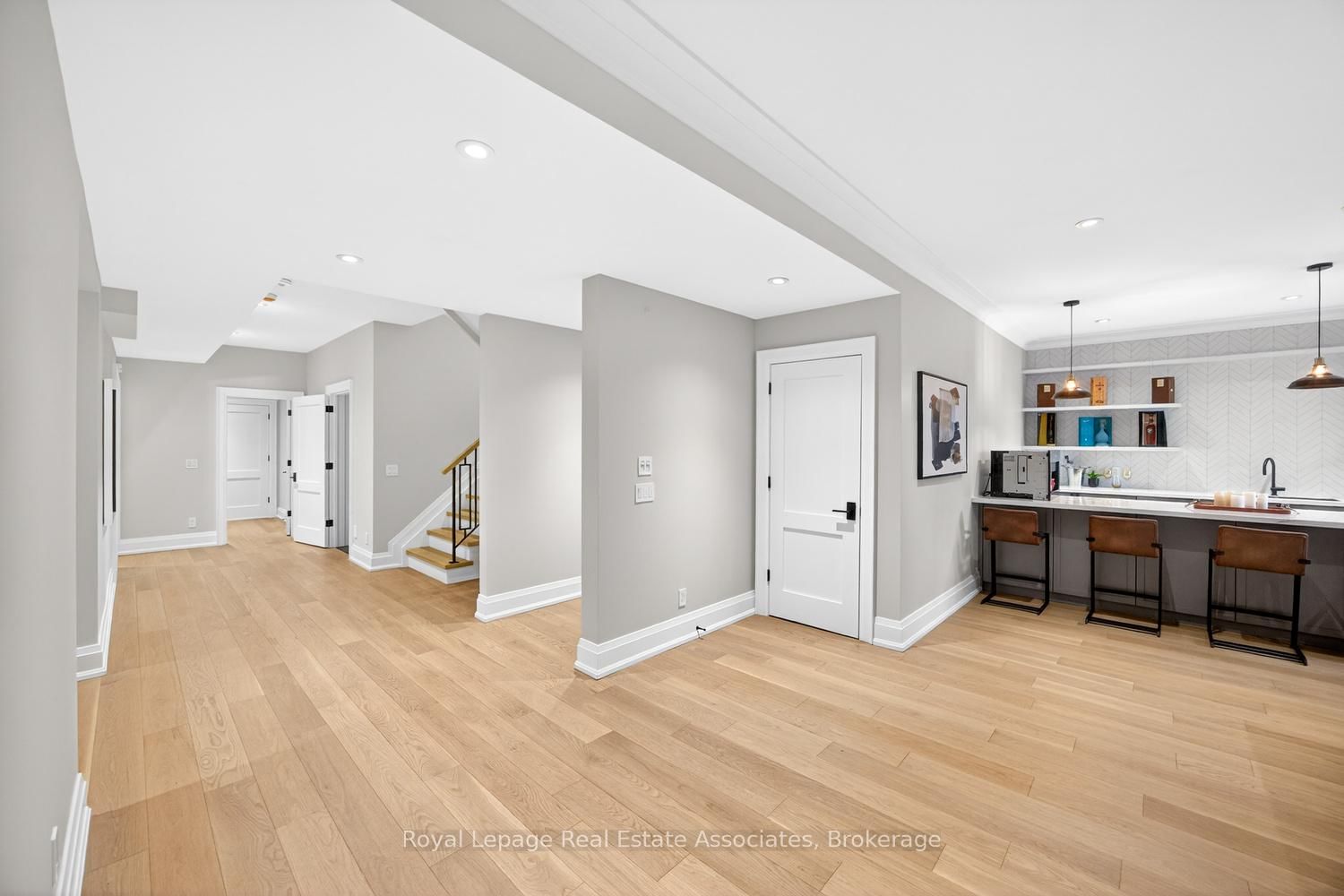 Detached House for sale at 16 Dorlen Avenue, Toronto, Ontario, M9B 5A9 - Islington-City Centre West - MLS: W12971474