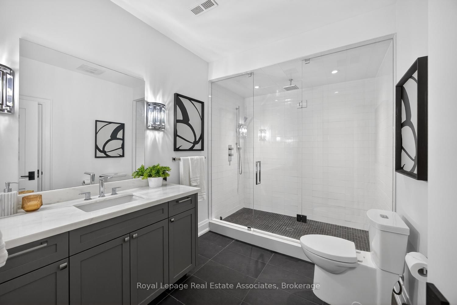 Detached House for sale at 16 Dorlen Avenue, Toronto, Ontario, M9B 5A9 - Islington-City Centre West - MLS: W12971474