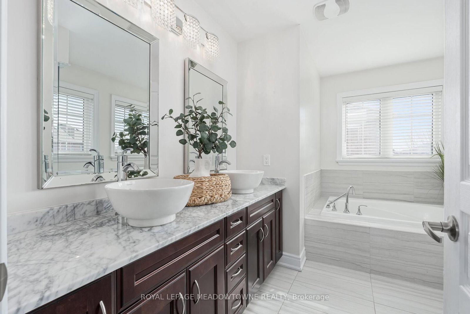 Detached House for sale at 67 Hidden Lake Trail, Halton Hills, Ontario, L7G 0K6 - Georgetown - MLS: W12971528