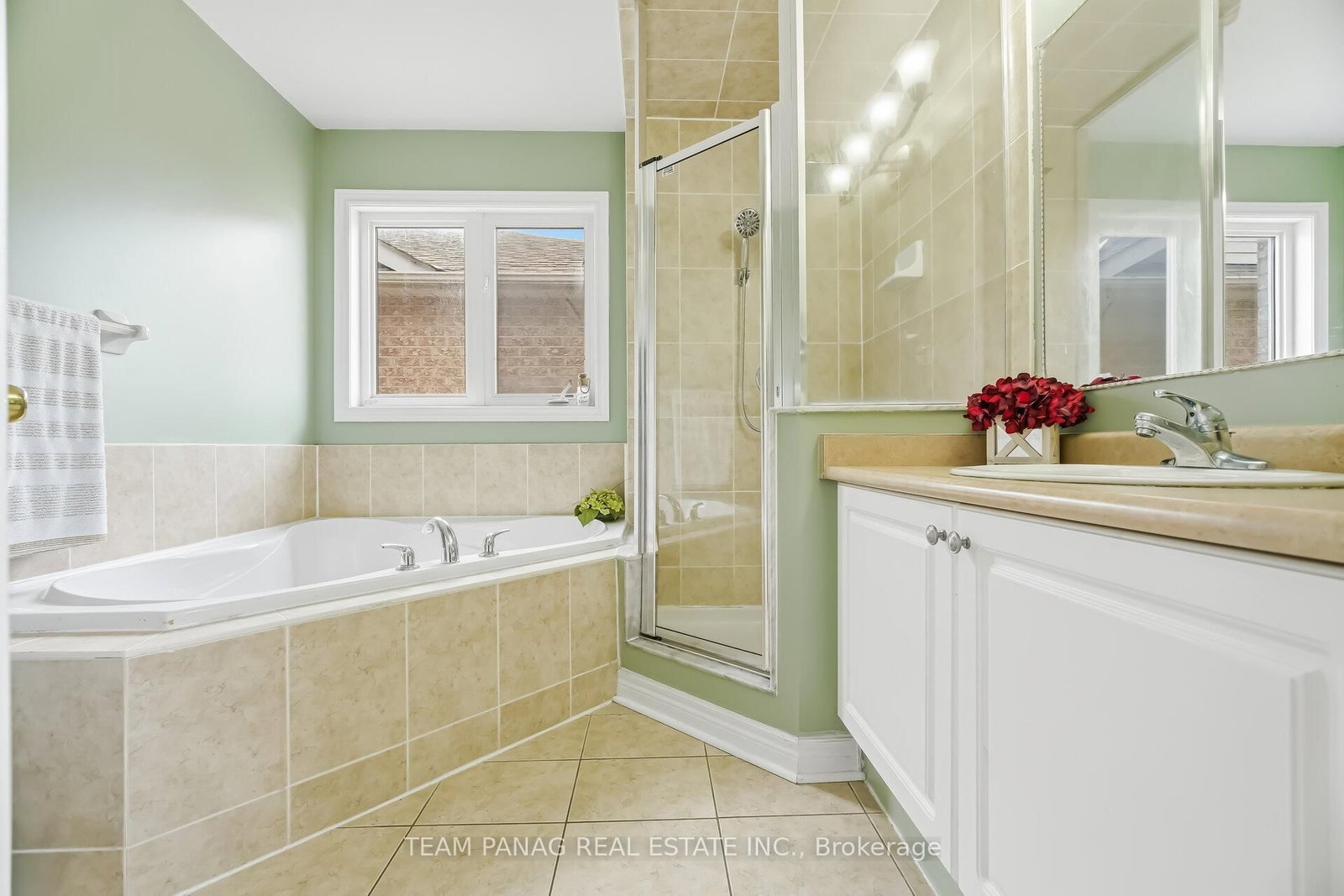 Detached House for sale at 26 Calderstone Road, Brampton, Ontario, L6P 2A4 - Bram East - MLS: W12971566