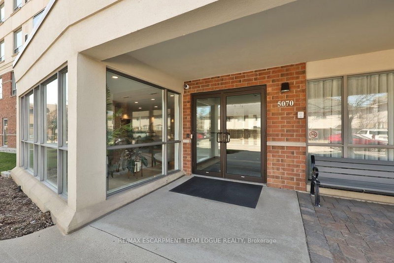 102 - 5070 Fairview St, Burlington, L7L 0B8 | Image 3