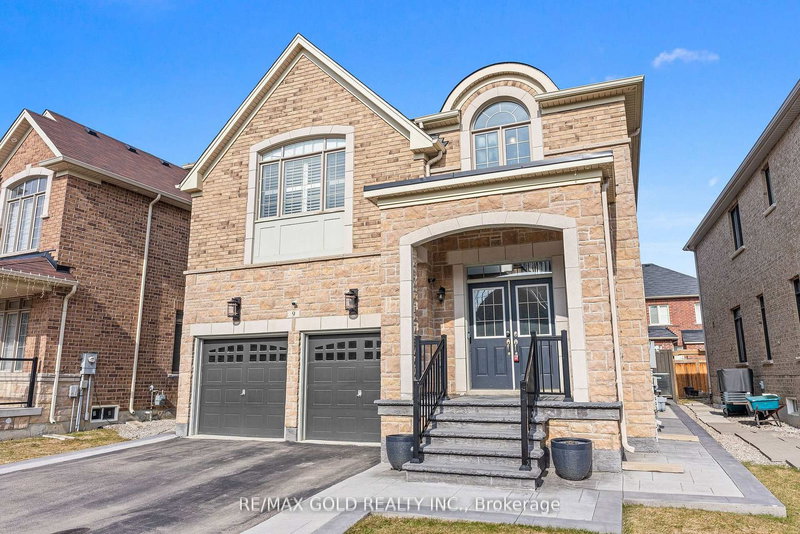9 Fringetree Rd, Brampton, L6R 0B6 | Image 2