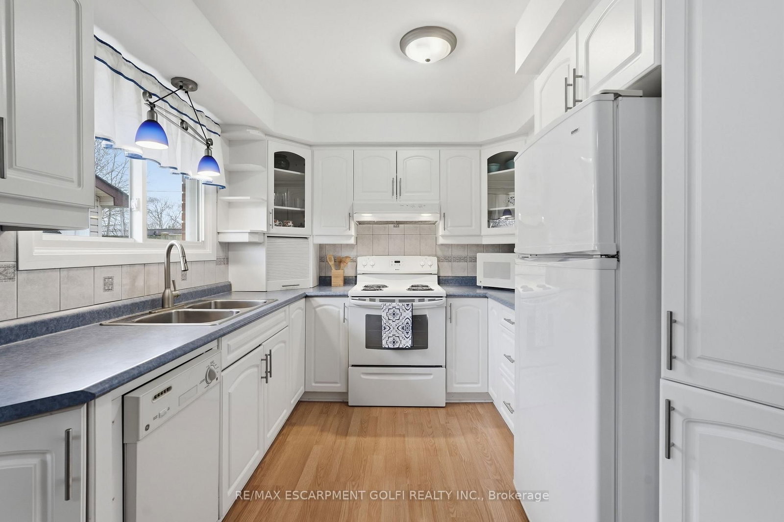 Detached House for sale at 5376 Spruce Avenue, Burlington, Ontario, L7L 1N7 - Appleby - MLS: W12971912